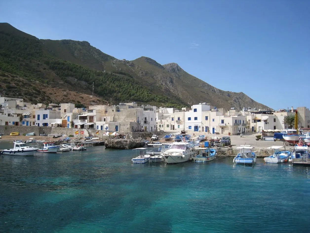 Isola di Marettimo scogliere